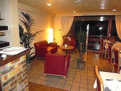 Hostellerie Des Enclos Guimiliau Exteriör bild