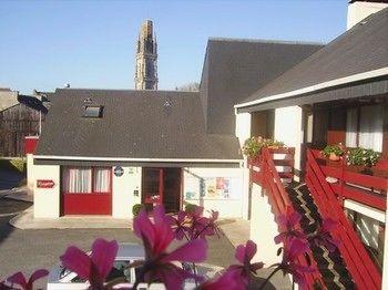 Hostellerie Des Enclos Guimiliau Exteriör bild