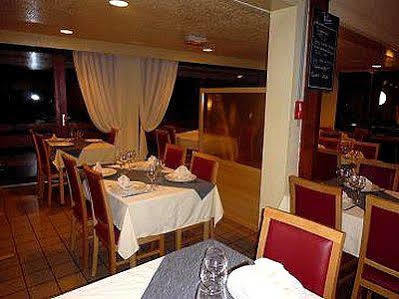 Hostellerie Des Enclos Guimiliau Exteriör bild